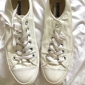 cream converse🌼